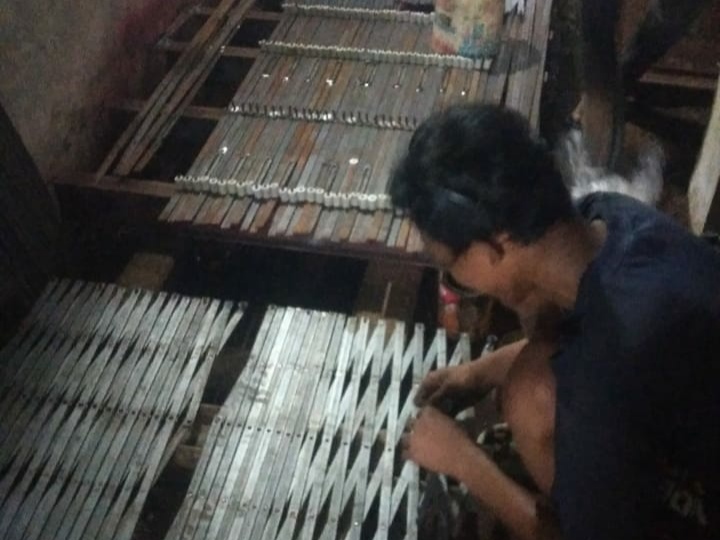 Proses pembuatan pintu harmonika.jpg
